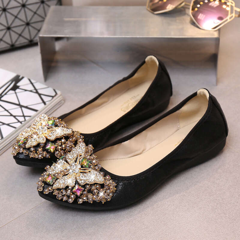 Single Shoe Women's Autumn 2021 New Versatile Rhinestone Scoop Black All Season Pointed Low Heel Shallow Mouth Mom Bean Shoes