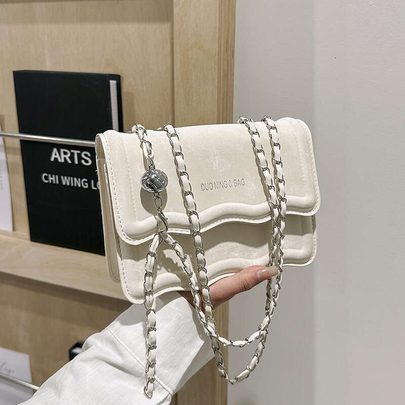 Chain small square 2024 spring new item niche design fashionable and simple underarm shoulder casual crossbody women's bag