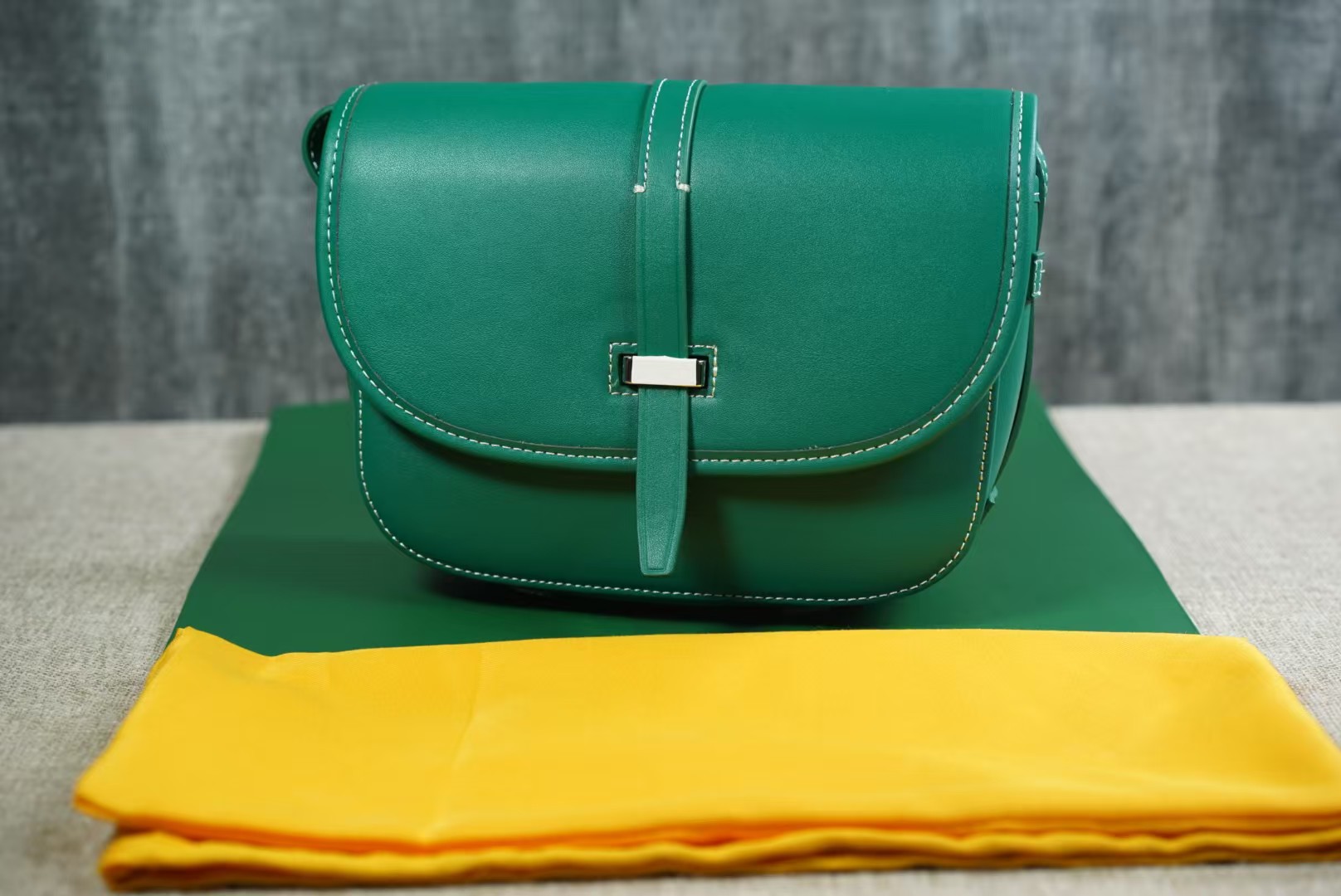 luxurys bag Designer clutch with box handbags Postman bagss Genuine leather caviar bags on chain purse fashion lady shoulder women handbag Medieval underarm bag