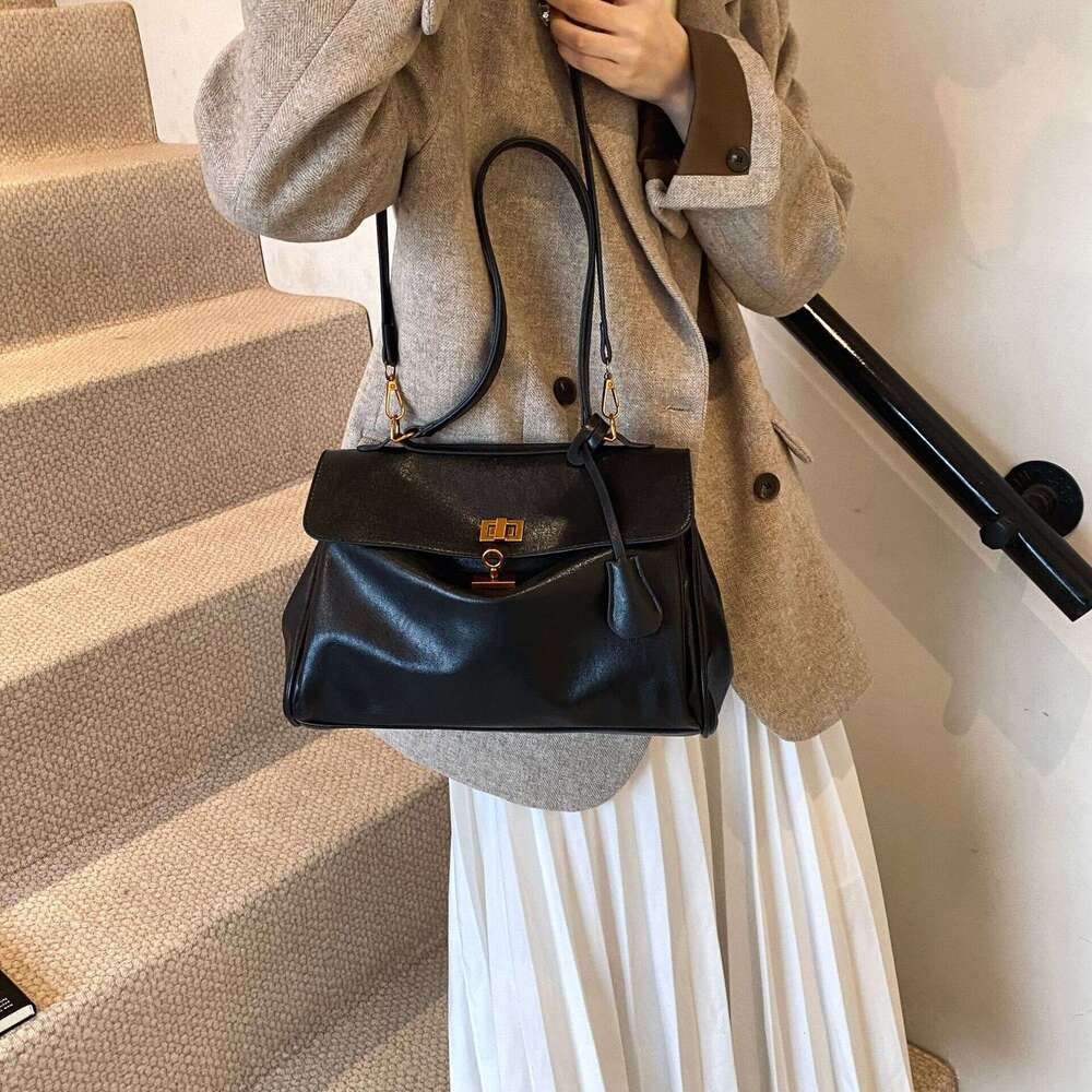 Fashion shoulder tote bag for women 2024 new large capacity casual fashion trend versatile travel