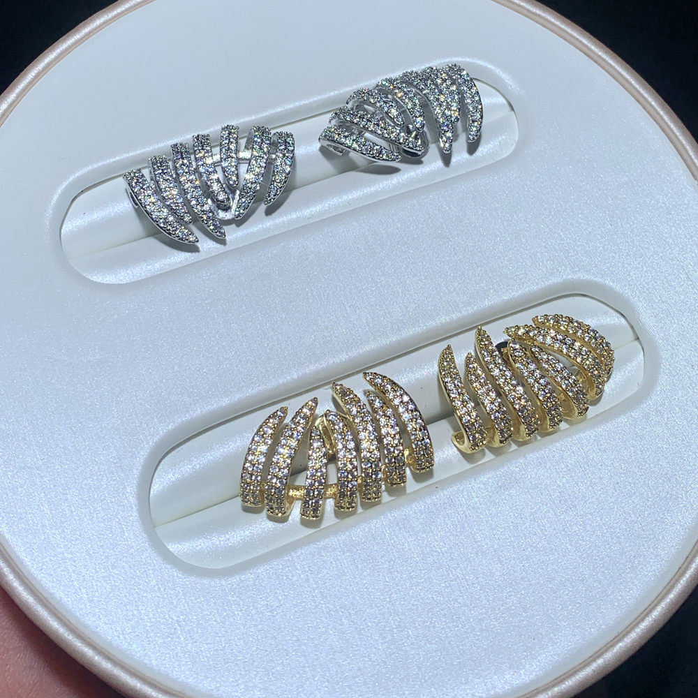 2025 New Iced Out Cluster Earring Sparking Silver Color Bling Micro Pave Cubic Zirconia Gorgeous Women Jewelry