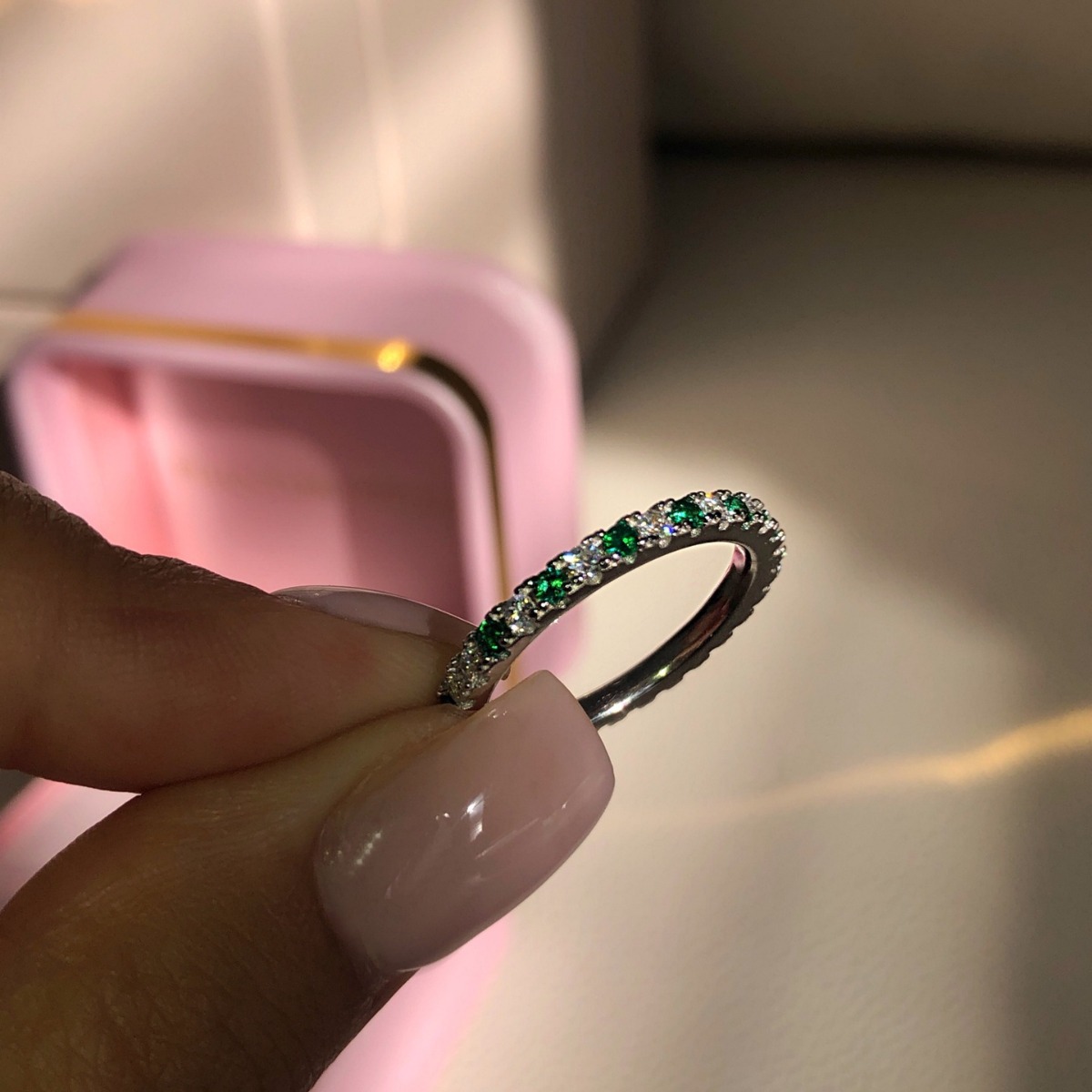 2025 Drop Ship Sweet Cute Wedding Rings Simple Fashion Jewelry 925 Sterling Silver Single Round Cut Emerald Party Elegant Women Engagement Band Ring G