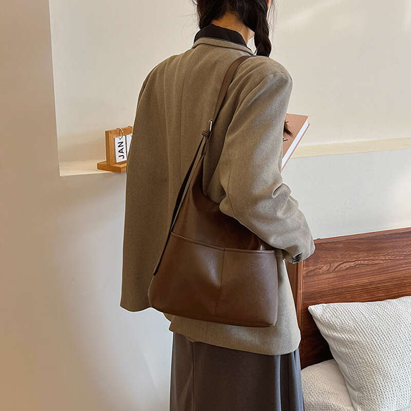 Retro Underarm Women's New Personalized Ins Fashion Tote Bag, Niche Large Capacity Mother Child Shoulder Bag