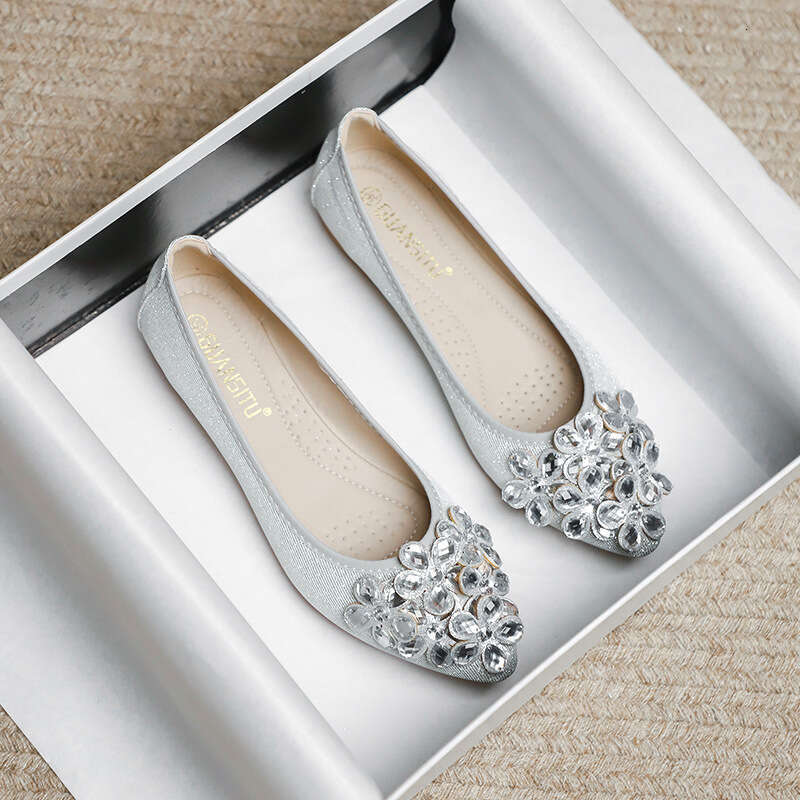 Water Diamond Single Shoe Women's 2023 Autumn New Small Fragrant Soft Sole Versatile Shallow Mouth Fairy Pointed Flat Shoes