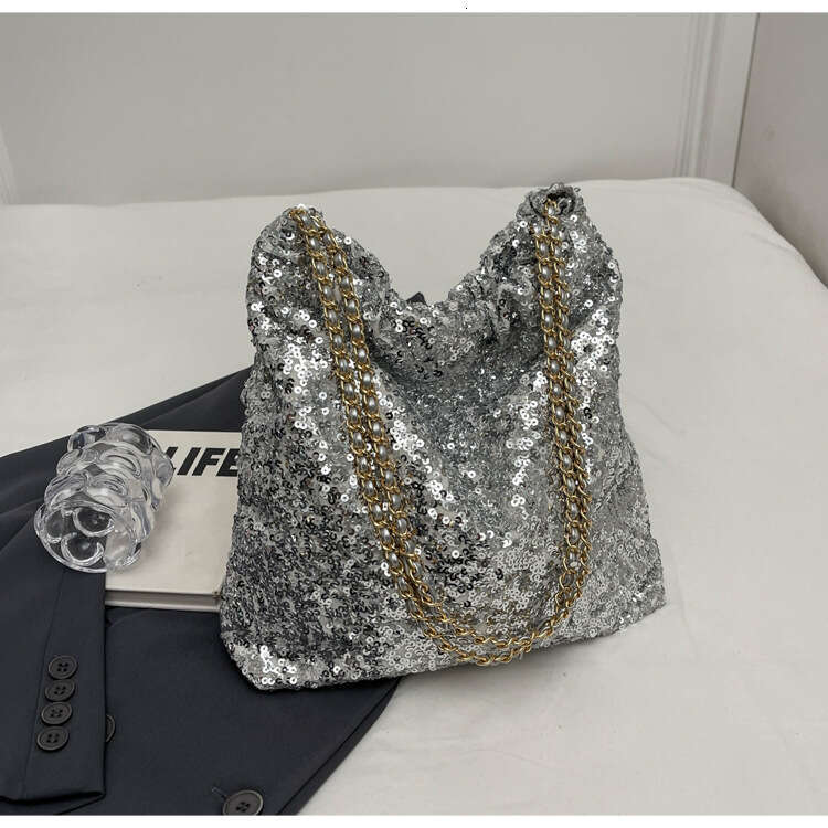 Underarm chain of niche single shoulder in 2024, high-end and fashionable foreign bag
