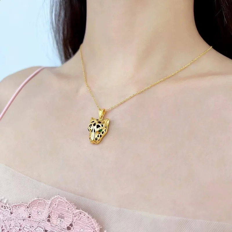 AU750 Real 18K Gold Leopard Pendant Necklace Pure Gold Animal Pendant For Men And Women Party Fashion Fine Jewelry 241220