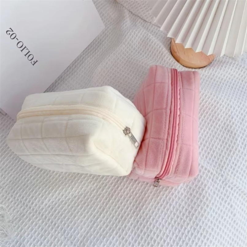 Zipper large solid color cute fur makeup bag womens travel makeup bag fur 241223