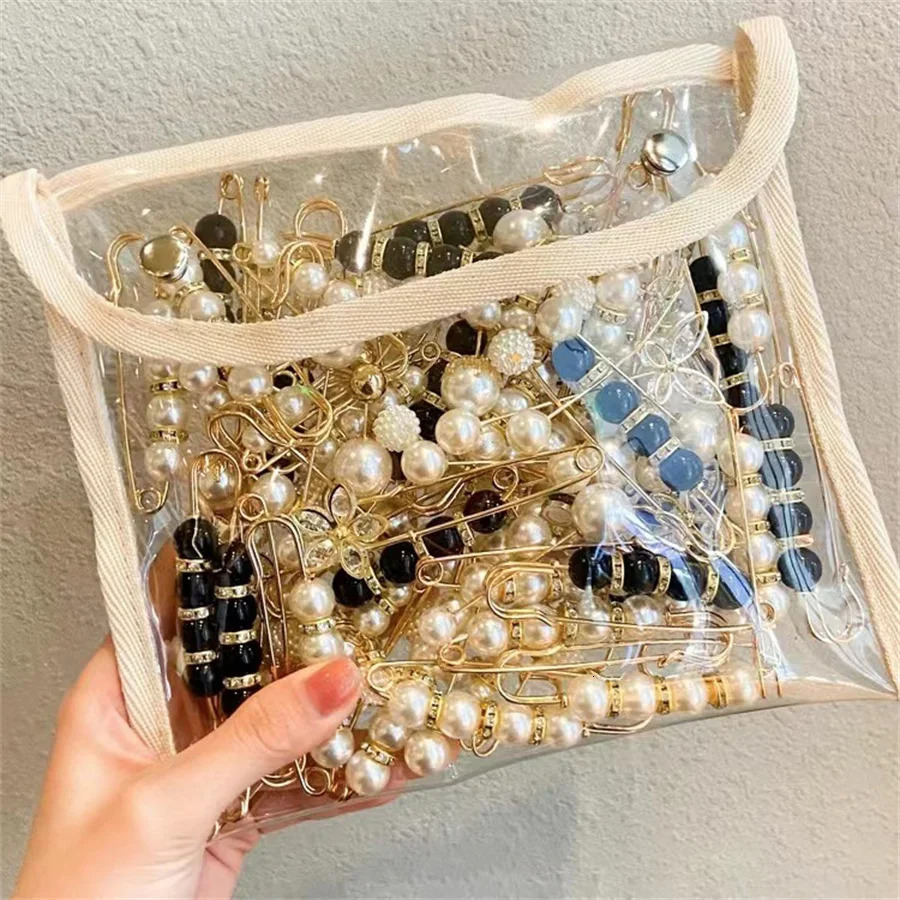 410Pcs AntiExposure Neckline Buckle Fashion Clothing Brooches for Women Pearl Lapel Pin Sweater Dress Brooch Pins Badge 241220