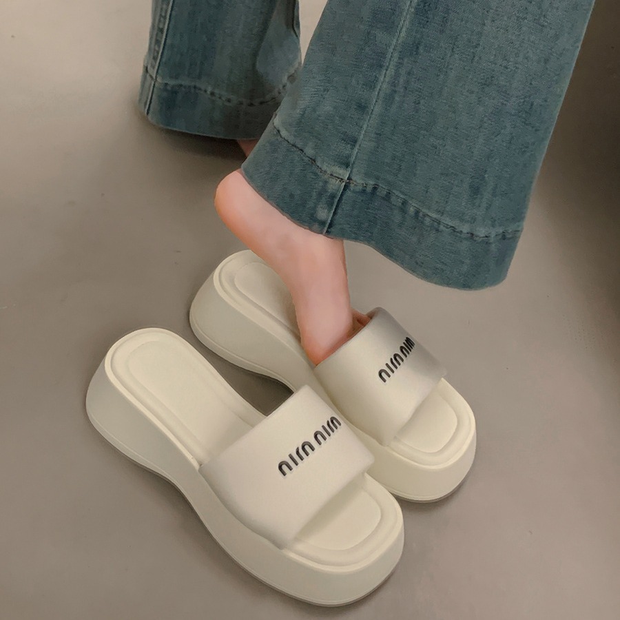 2025 free shipping for womens designer slippers black beige Fashionable and versatile height increasing travel slippers