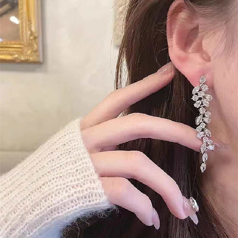 Exquisite Leaves Long Tassel Dangle Earrings For Women Full Rhinestone Zircon Leaf Temperament Earring Party Wedding Jewelry 241223
