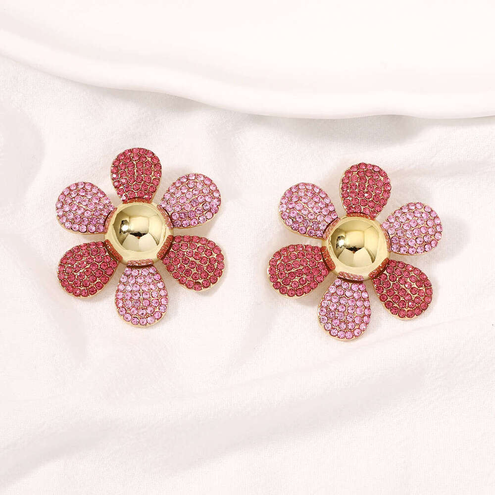 jewelry inlaid with dias wers, light versatile, trendy and fashionable, niche earrings for women