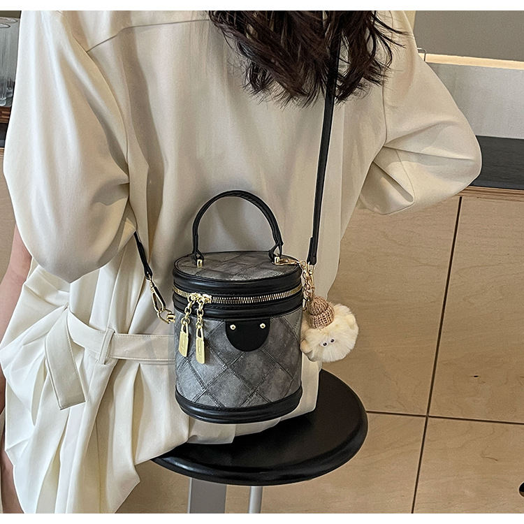 2025 Designer shipping new Free 3 Single Shoulder Bag for Women flap fashion square Handheld crossbody Cydrical bucket bag