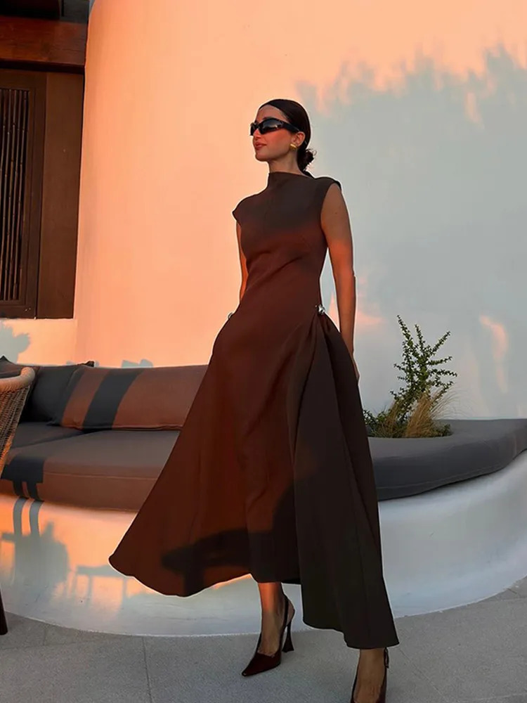 Elegant Oblique Collar Pleated A-line Dress For Women Fashion Brown Sleeveless Slim Long Dresses 2024 Evening Party Gowns 241223