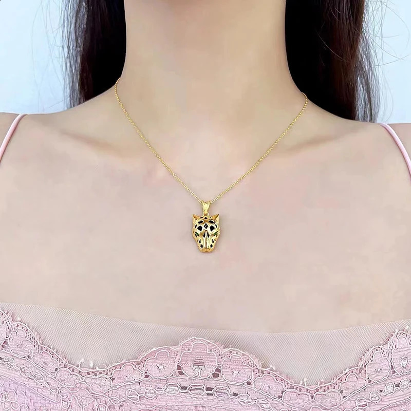AU750 Real 18K Gold Leopard Pendant Necklace Pure Gold Animal Pendant For Men And Women Party Fashion Fine Jewelry 241220