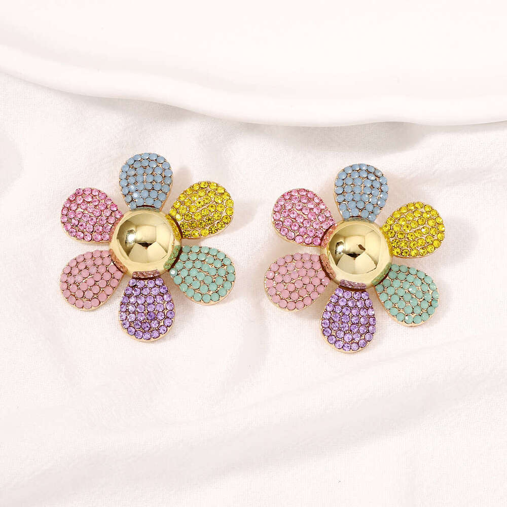jewelry inlaid with dias wers, light versatile, trendy and fashionable, niche earrings for women