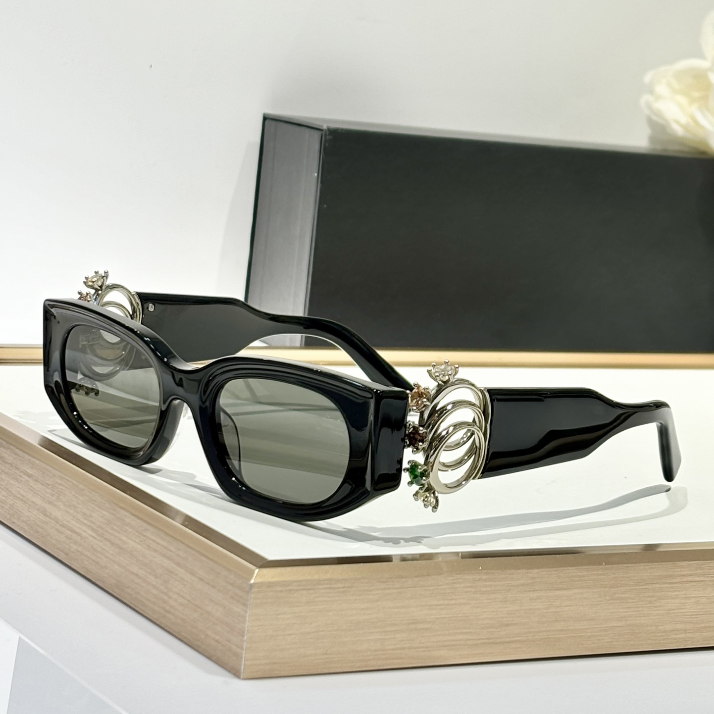 Sunglasses For Men Women RINGS Diamond Decoration Fashion Summer Designer Stylish High Street Style Anti-Ultraviolet Plate UV400 Full Frame Glasses Random Box