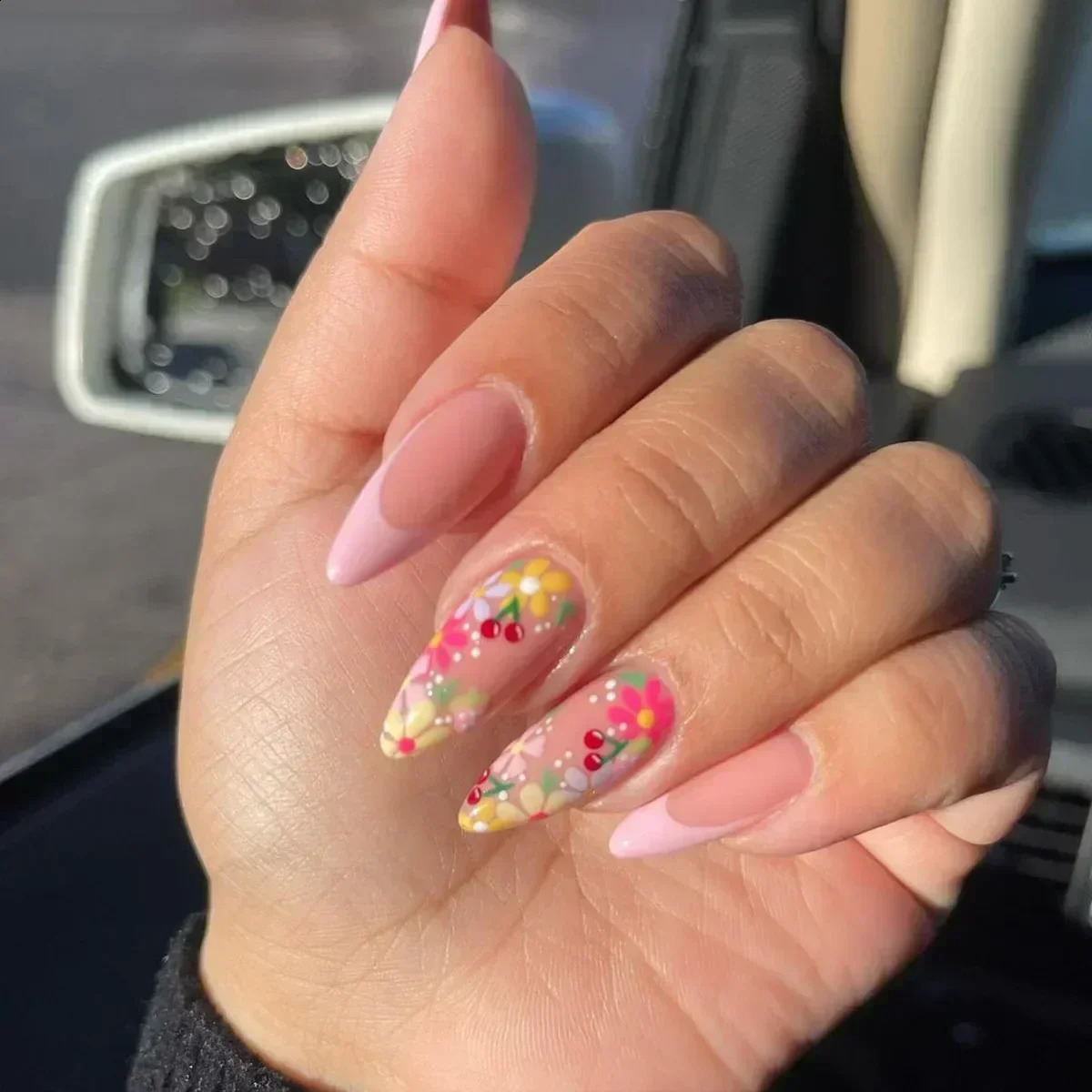 24Pcs Short Round Head Almond Fake Nails with Flowers Grass Pattern Wearable False Nails Tips Summer Full Cover Press on Nails 241223