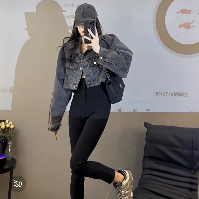 autumn womens denim jacket with pocket Fashionable retro street style loose and versatile short jacket 241219