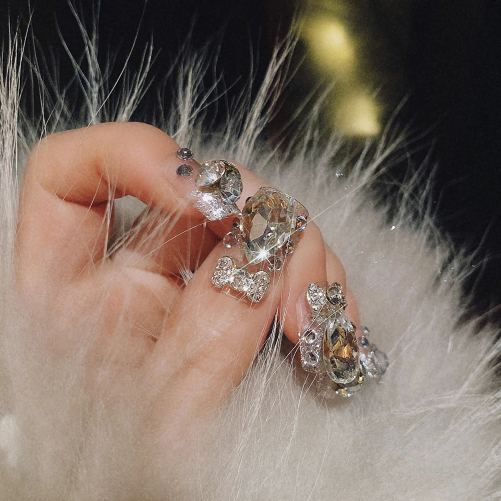 24PCSSets Wedding Bride Fake Nails Glitter Crystal Pearl Rhinestone Nail Patch Full Nail Tips Fingernail Women Nail Art Tips 241223