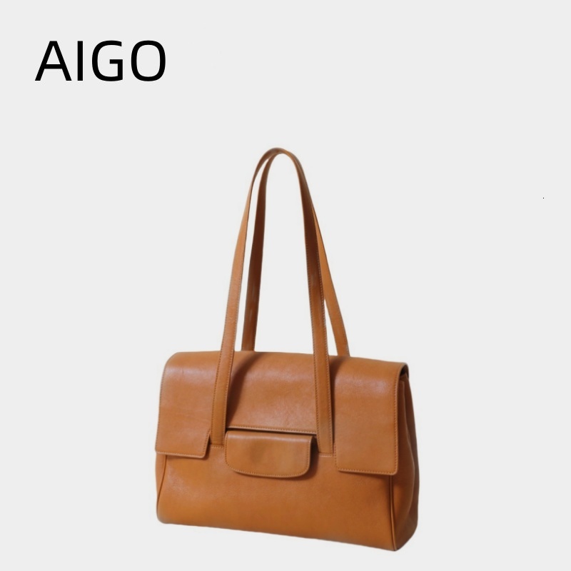 New Elegant Women Shoulder Bags Large Capacity Dolphin Modified Texture Retro Commuting Armpit Handbag