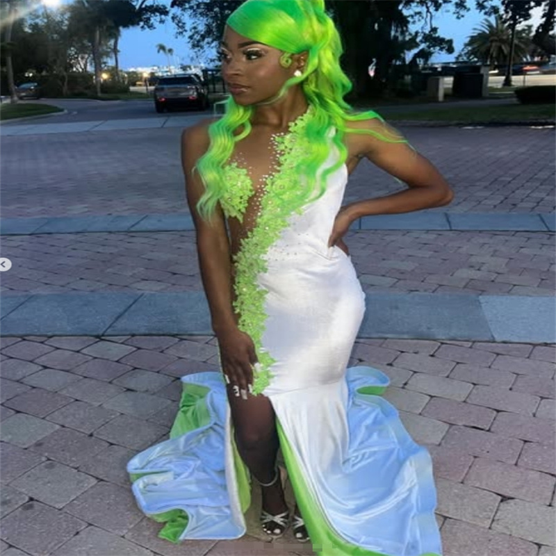 Amazing Black Girls Prom Dress With Green Lace Beaded O Neck Mermaid Evening Dress Sexy Slit Dance Formal Birthday Party Gowns Illusion Back Vestio De
