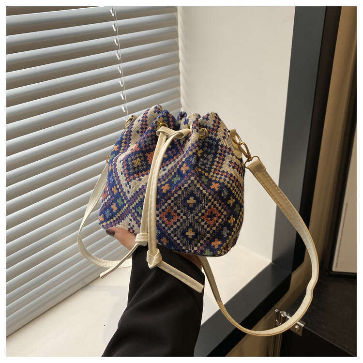 Ethnic Style Women's Fashion Retro Bucket Bag, Personalized Outdoor Leisure Handbag, Hand-Held Coin Purse