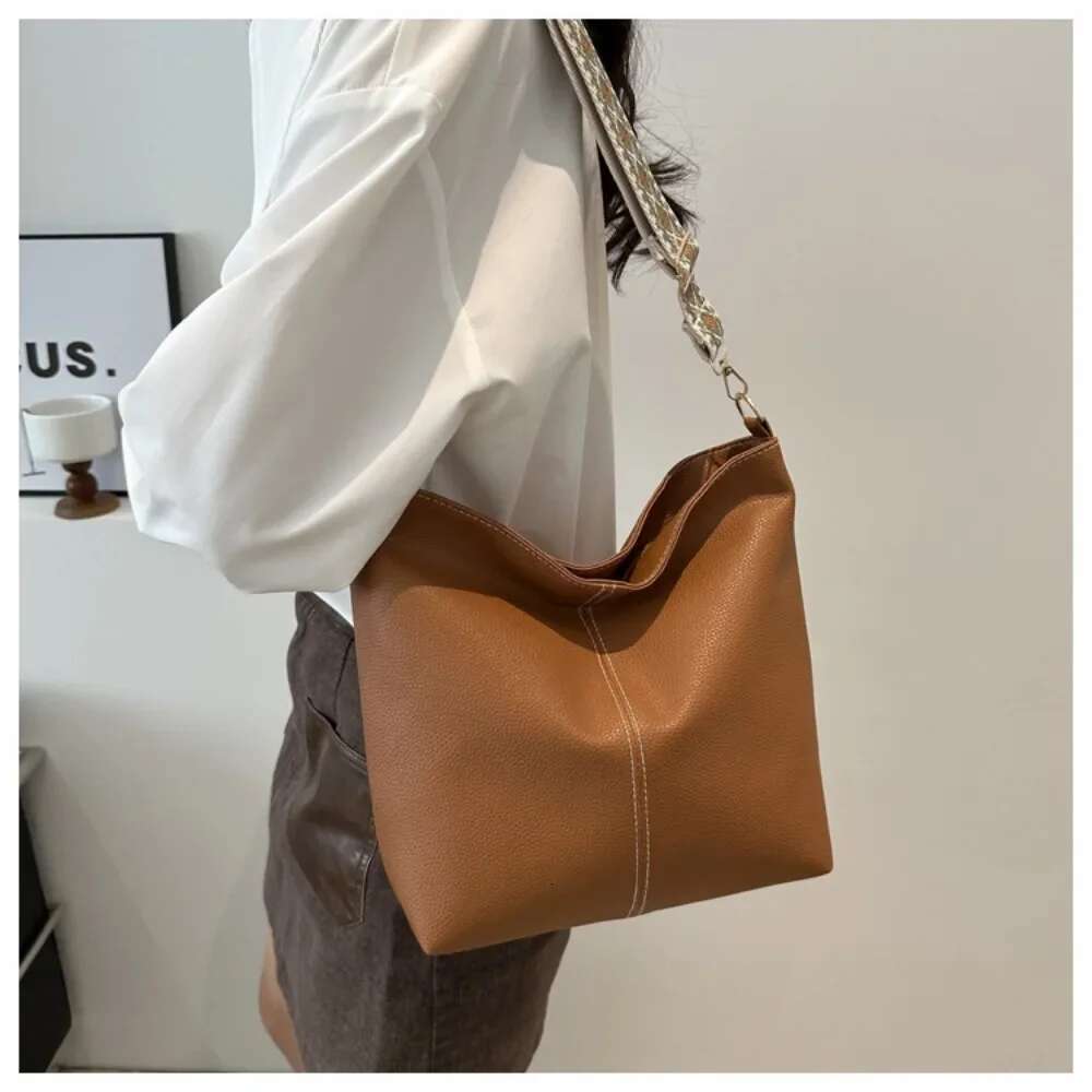 Women's Bags Handbag Vintage Fashion Korean Large Capacity Versatile Tote New Woman's Bag Solid Premium Texture Wide Straps Crossbody Should