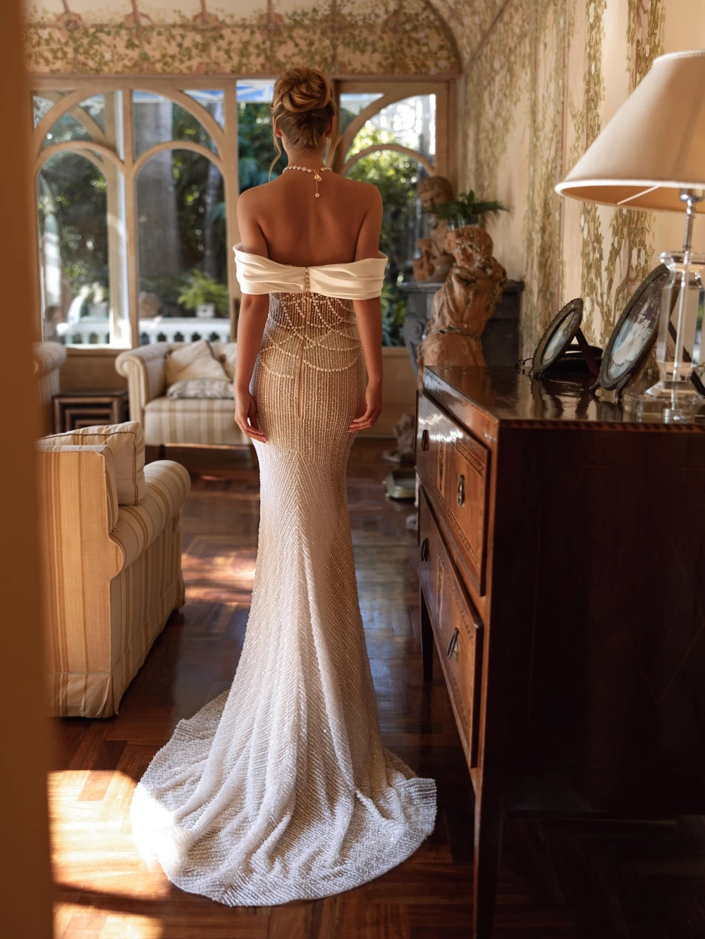 Mermaid Designer Wedding Dresses For Women Off Shoulder Long Sleeves Gown Sequins Pearls Backless Sweep Train Customized Dress 0218