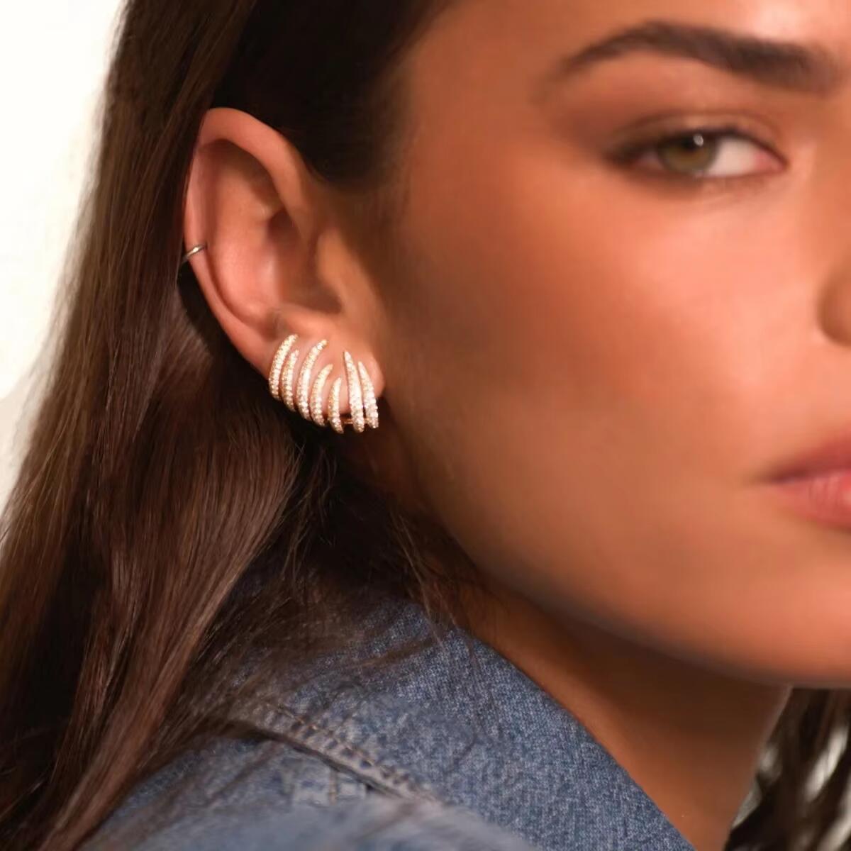 2025 New Iced Out Cluster Earring Sparking Silver Color Bling Micro Pave Cubic Zirconia Gorgeous Women Jewelry