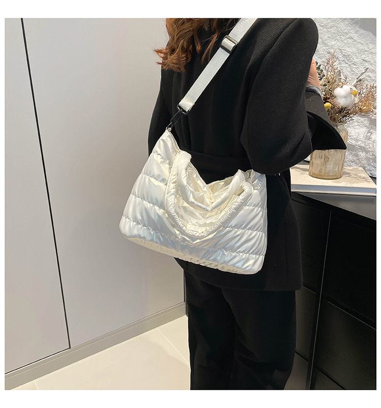Designer Solid Color Large Capacity Women's Handbag New Multifunctional Bag Casual Bag Down Cotton Jacket Shoulder Bag Lightweight Outdoor Bag