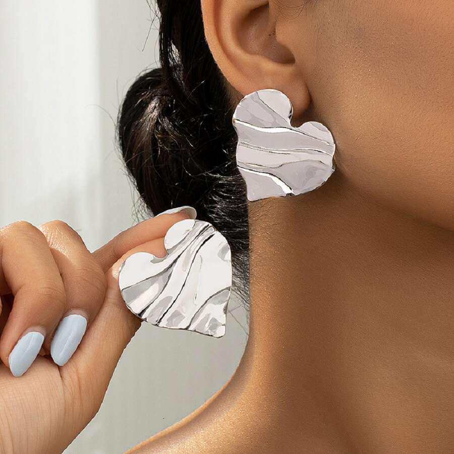 Small niche fashion design irregular classic exquisite temperament street shot heart-shaped women's earrings