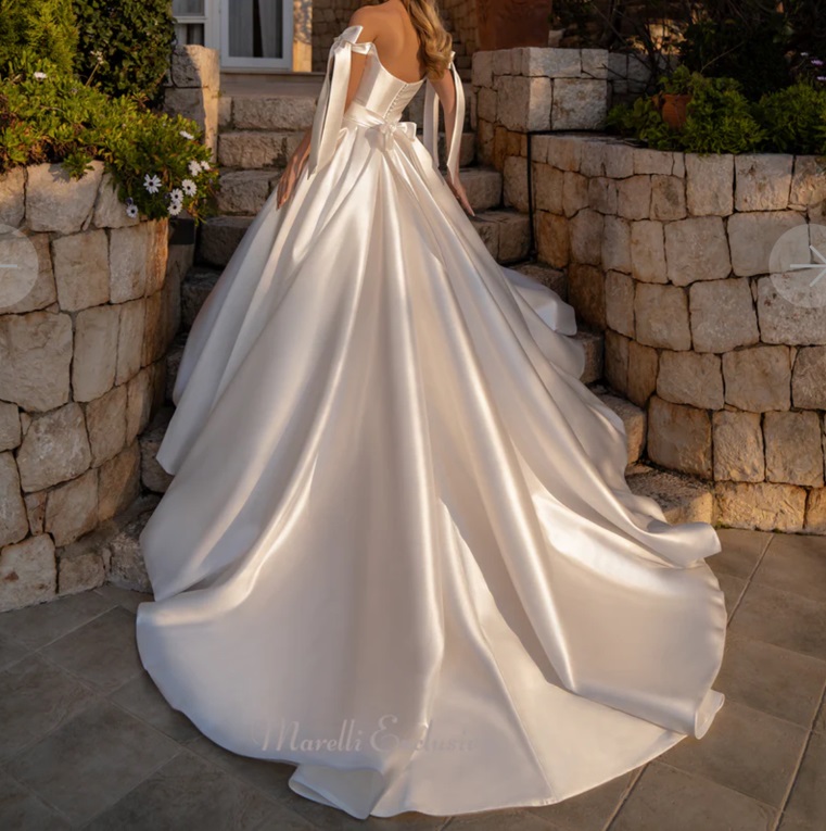 Custom Premium Soft Satin Bandeau Wedding Dress Detachable Trailing Lace Long Sleeve Wedding Bridal Dress