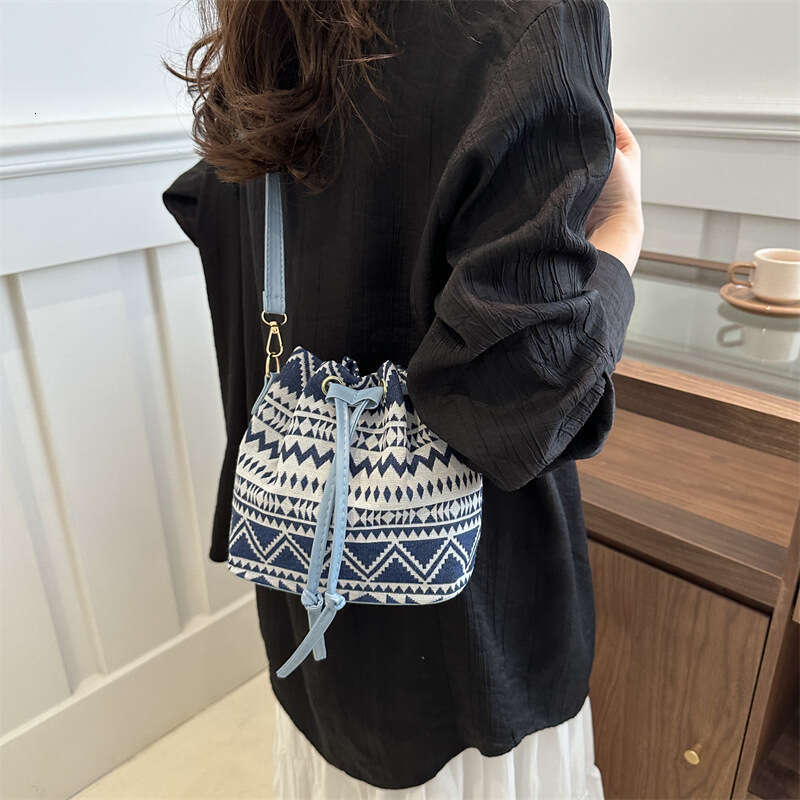 Ethnic Style Women's Fashion Retro Bucket Bag, Personalized Outdoor Leisure Handbag, Hand-Held Coin Purse