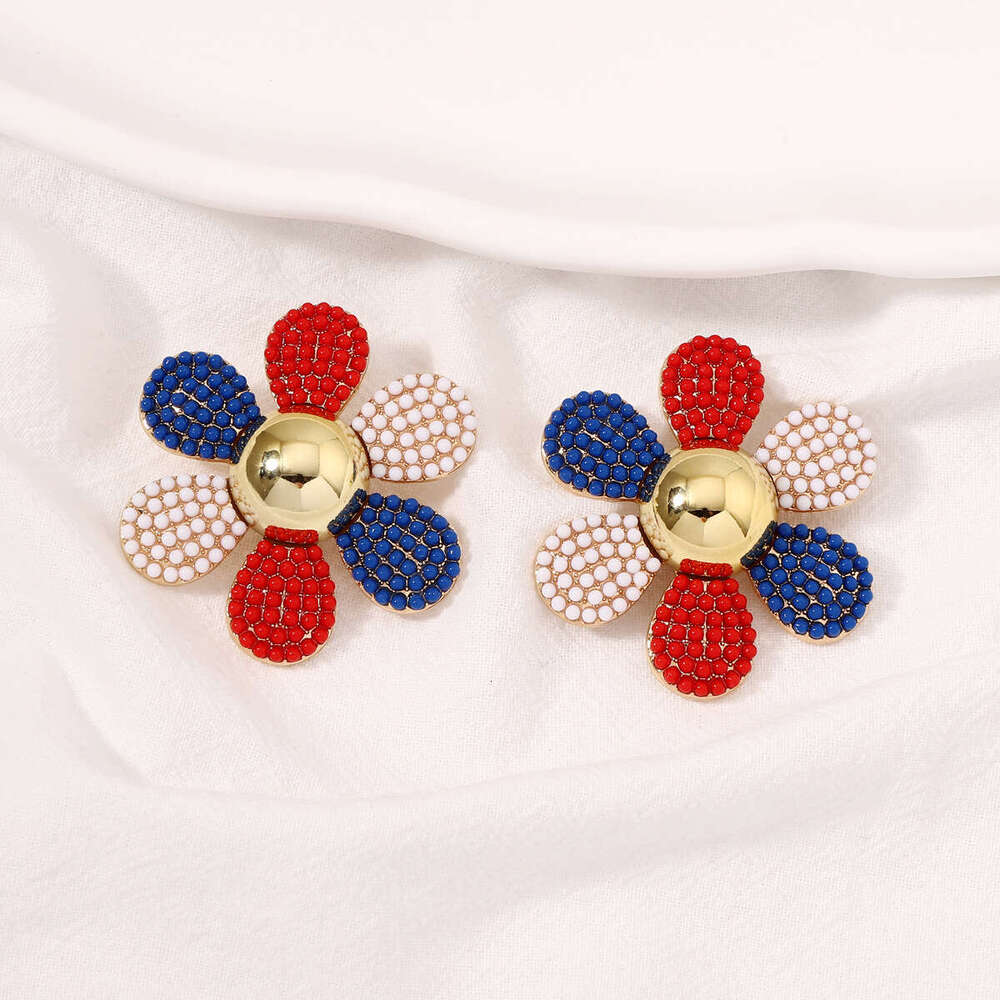 jewelry inlaid with dias wers, light versatile, trendy and fashionable, niche earrings for women