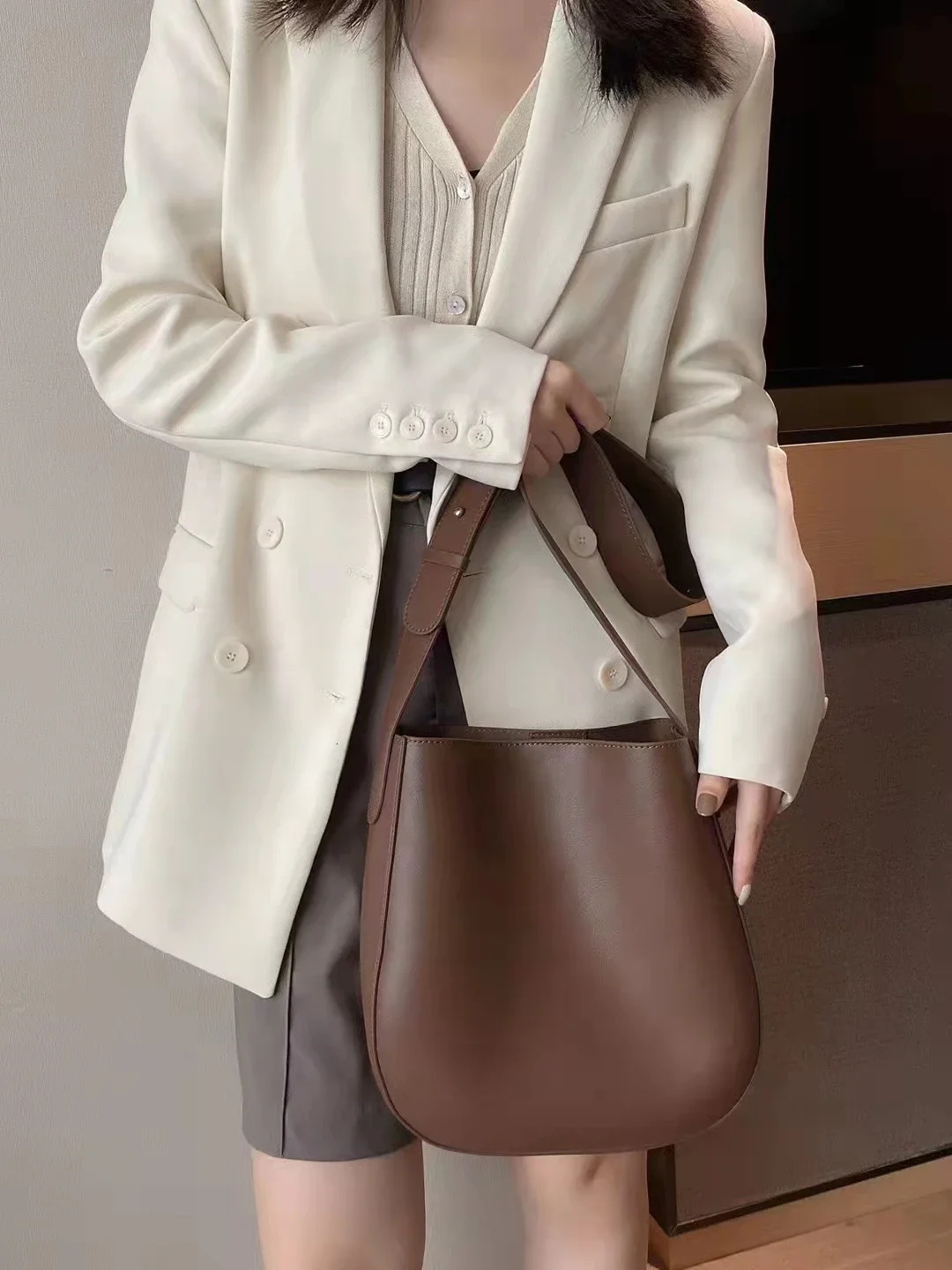 Minimalist Japan Korean Style Solid Color Bucket Tote Dark Brown Cowhide Leather Women Shoulder Winter Crossbody Bag