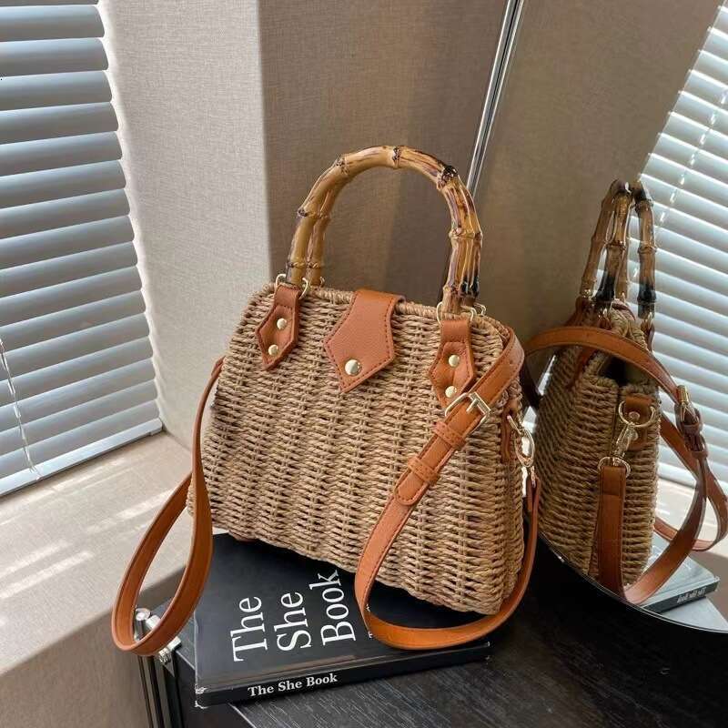 Korean version crossbody new fashionable hand-held straw vacation beach women's bag, versatile rattan woven bag
