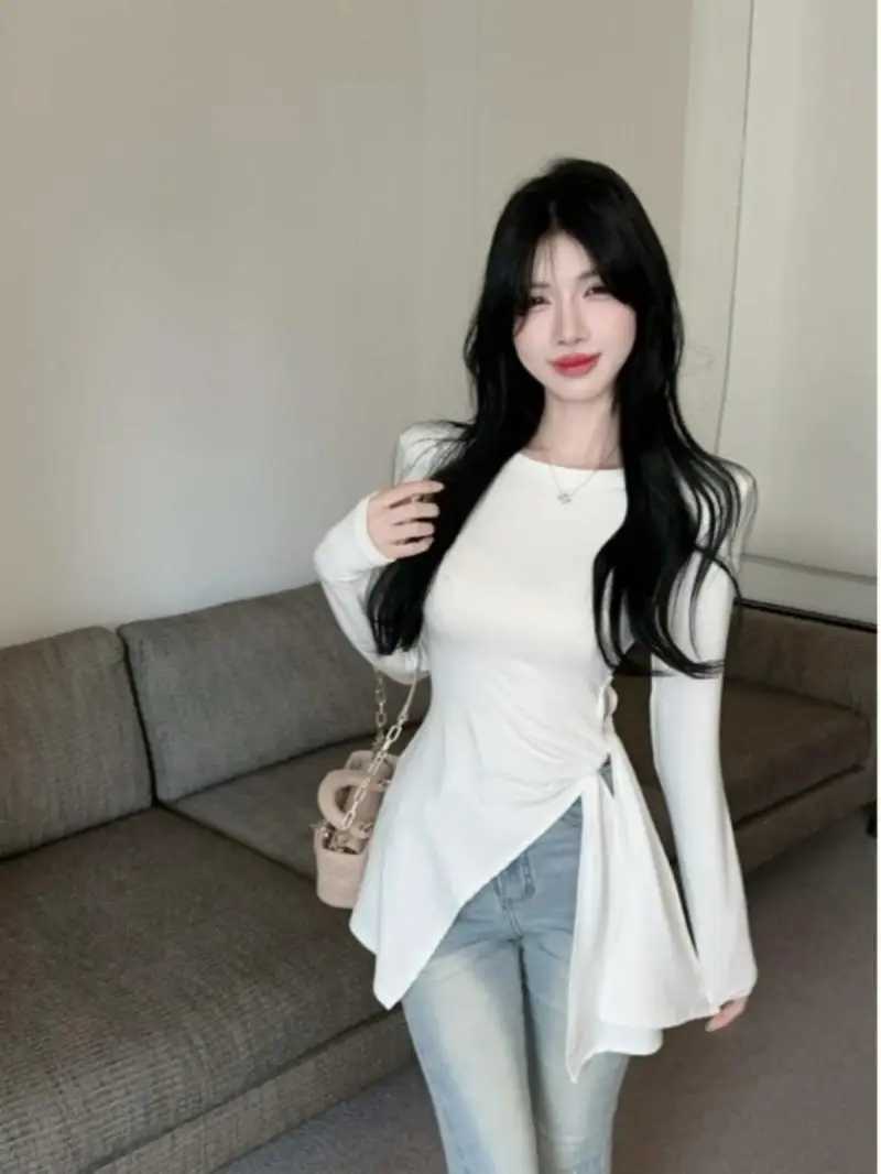 Irregular slotted waist length Sved T-shirt unique and stylish design with shoulder pads as the base and top W241223