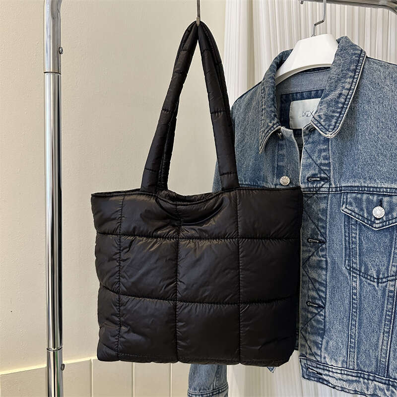 Fashionable Gge New Large Capacity Korean Version Solid Color Down Cotton Casual Embroidery Thread Western-Style Single Shoulder Handbag
