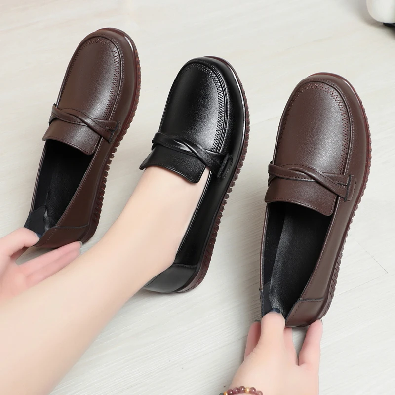 AIYUQI Female Flats Shoes Genuine Leather Spring Round Head Women's Casual Shoes Large Size Women's Mom Shoes