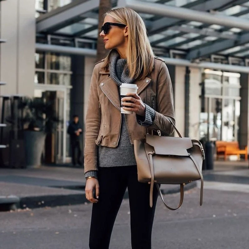 The High-Quality Designer Catfish Bag Can Be Carried By Hand Crossbody With Leather Shoulder Strap To Adjust The Length