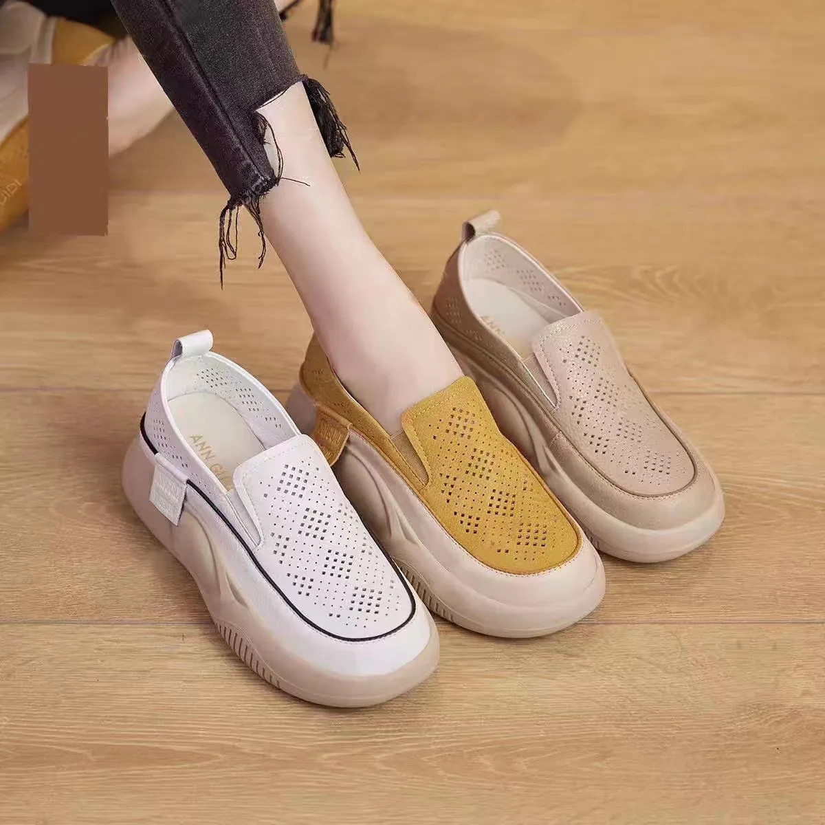 2025 new fashion designer single shoe women's hollow round toe thick soled white board shoes trendy casual shoes fashionable running shoes