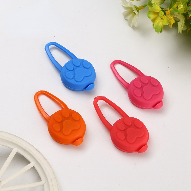 Ddmysat Colorful LED Flashlight Cat Pendant Dog Night Safe Pet Leader Necklace Glowing Bright Decorative Collar