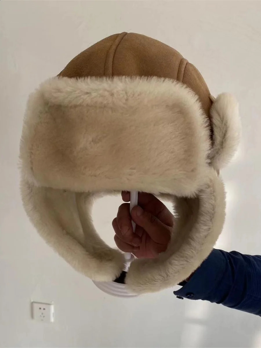 Fashion Natural Shearing Fur Bomb Hat Mens Winter Warm Earrings Lei Feng Hat 241220