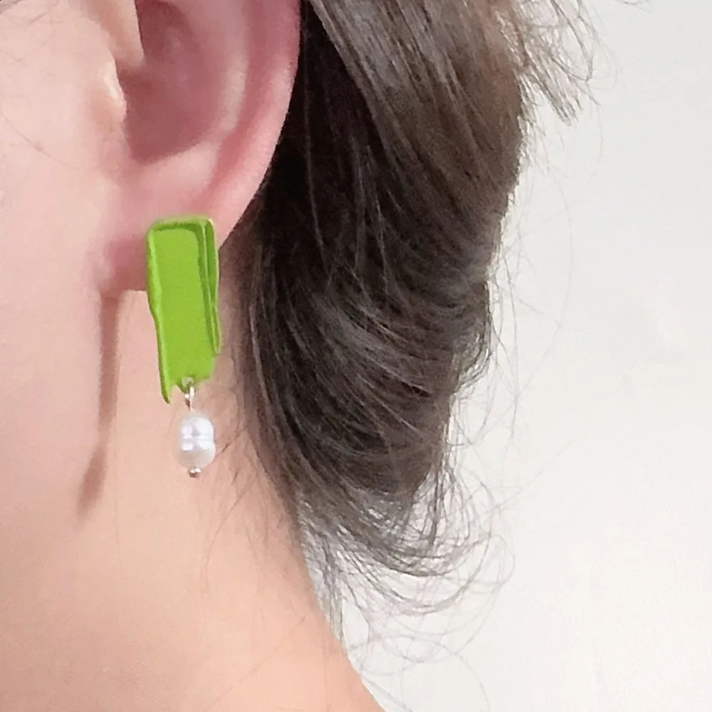 Colorful Asymmetrical Metal Pearl Drop Earrings for Women Simple Unique Fashion Party Jewelry Accessories 241223