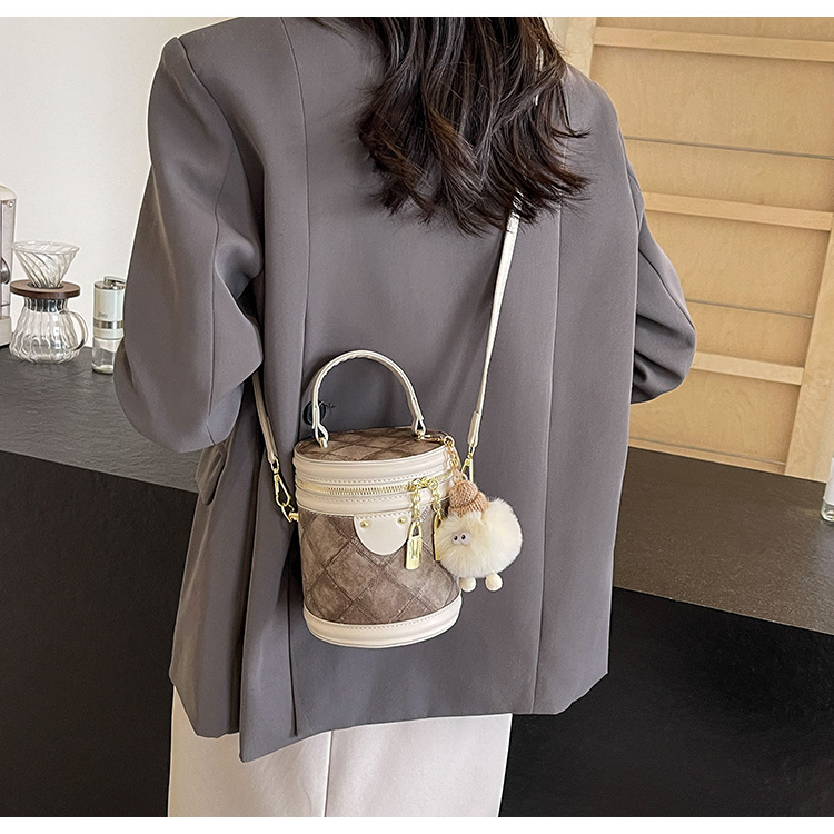 2025 Designer shipping new Free 3 Single Shoulder Bag for Women flap fashion square Handheld crossbody Cydrical bucket bag