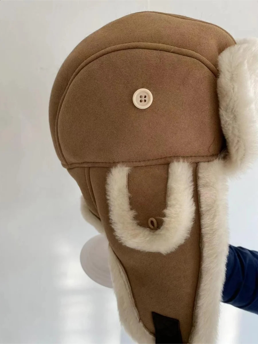 Fashion Natural Shearing Fur Bomb Hat Mens Winter Warm Earrings Lei Feng Hat 241220