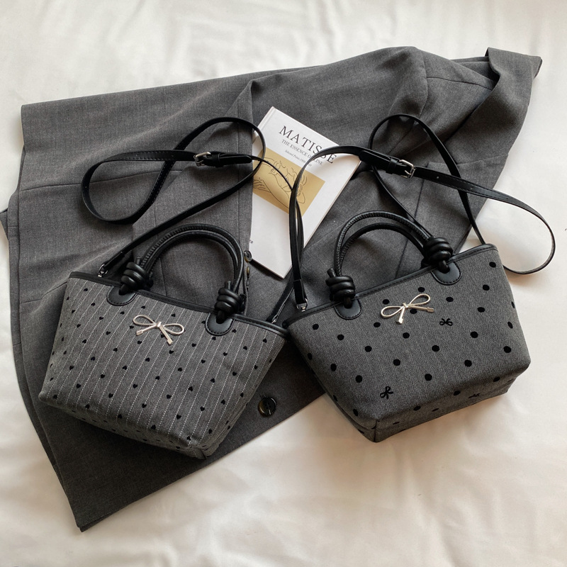 2025 Designer Free shipping 2025 3 new Single Shoulder Bag for Women flap fashion bow square Handheld crossbody bag