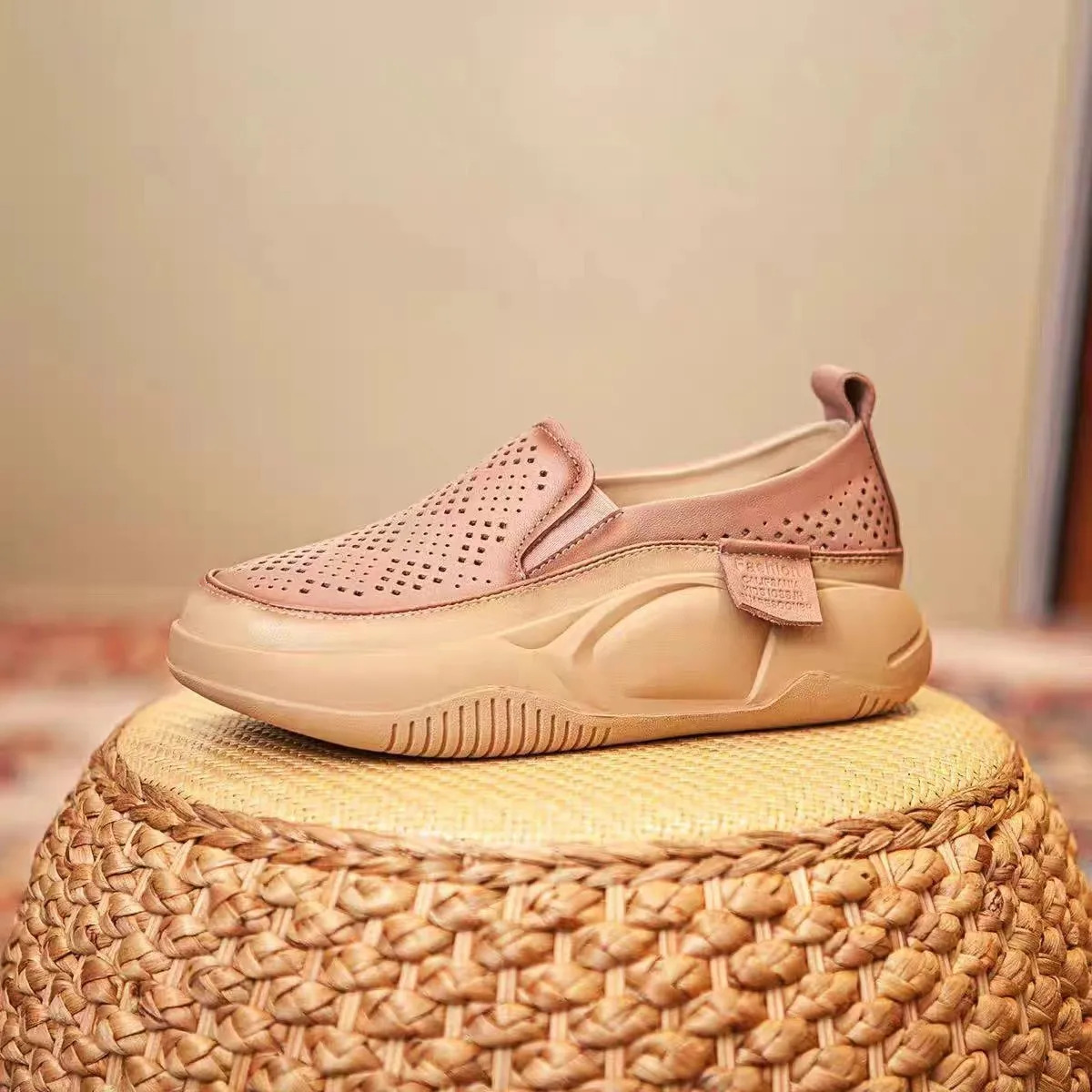 2025 new fashion designer single shoe women's hollow round toe thick soled white board shoes trendy casual shoes fashionable running shoes