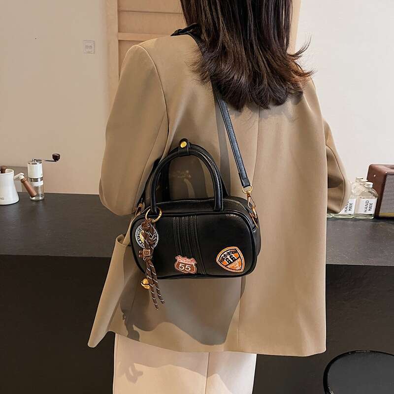 Bags autumn winter, small for women 2024, fashionable and versatile crossbody bags, high-end bowling bags