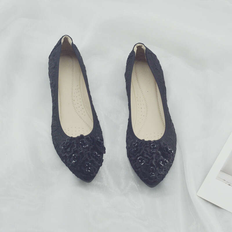 Flyknit Single Shoe Women's 2023 Spring And Summer New Pointed Flat Bottom Knitted Breathable Bean Shallow Mouth Soft Sole Lazy Shoes